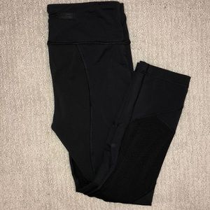 black cropped lululemon leggings